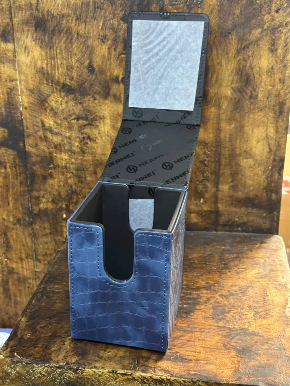 Deck Box TCG Caja Cartas Mazo Henwei Diseño Piel de Serpiente Color Rojo Azul - Imagen 3