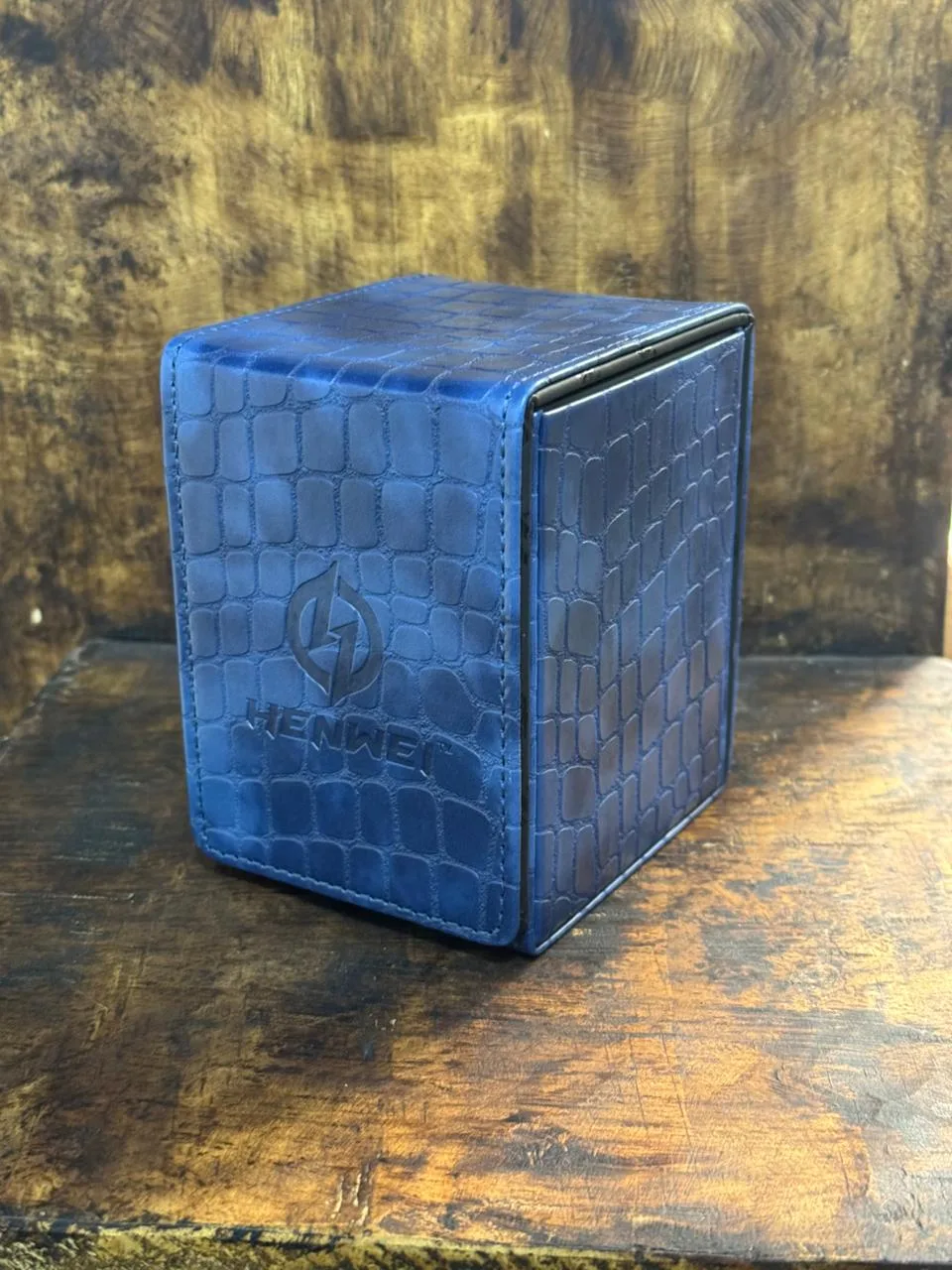 Deck Box TCG Caja Cartas Mazo Henwei Diseño Piel de Serpiente Color Rojo Azul - Imagen 2