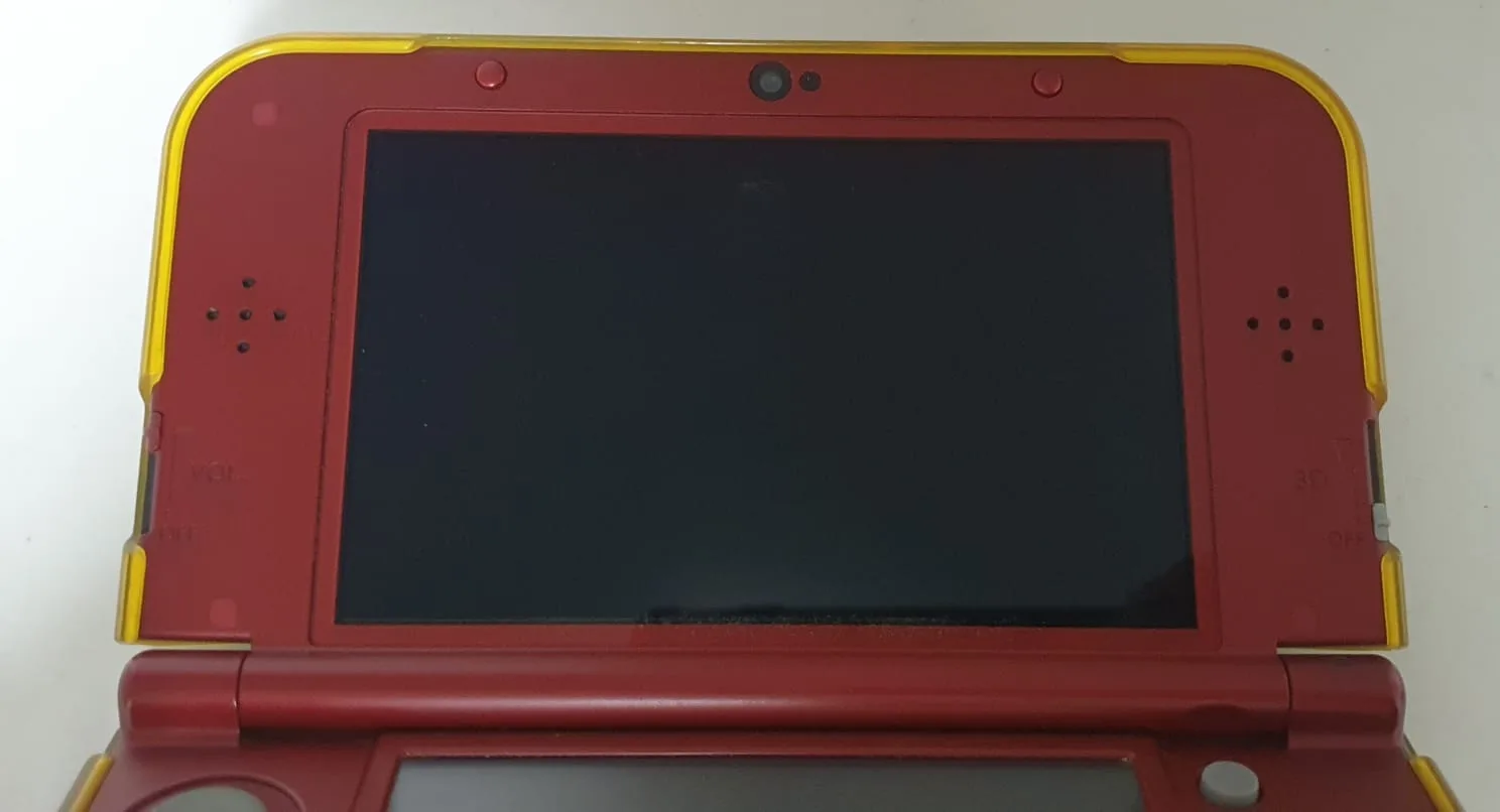 Consola New Nintendo 3ds XL Roja (Semi Nuevo) - Imagen 4